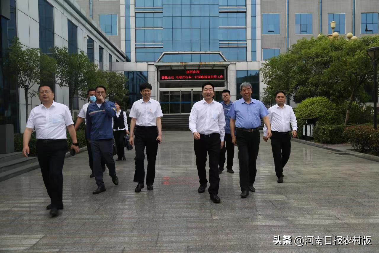 安阳商都农商银行行长进万企：发放4.58亿贷款，让利847万元