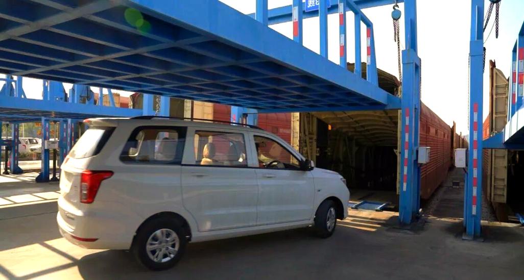 柳州物流公司托运_雒容汽车物流基地 新能源汽车发运量增长 铁海联运模式运输