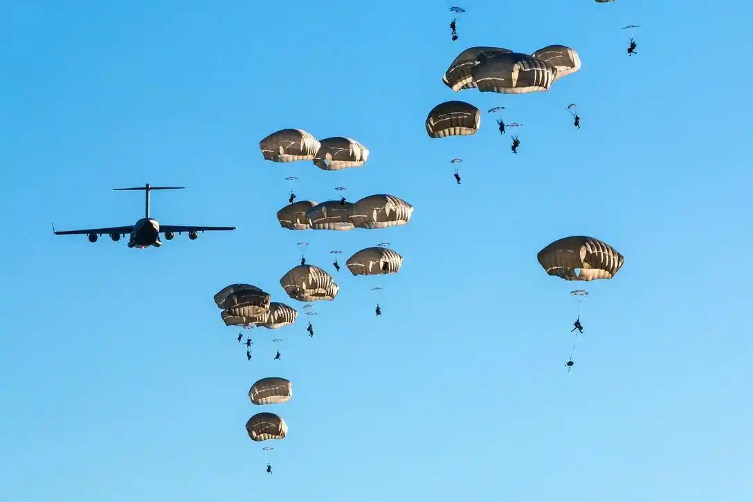 人车一体空投俄罗斯_重装空投技术_空投战车