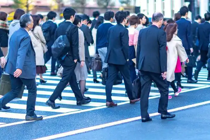 日本普通劳动者工资水平_日本平均月工资2023年_日本洗盘子工资