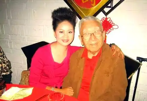 袁明清致敬邓丽君_昆明歌手袁明清几岁了_邓丽君影响力