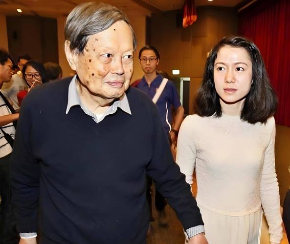 翁帆不耐烦了?杨振宁离世后,她赢得的不是钱是自由